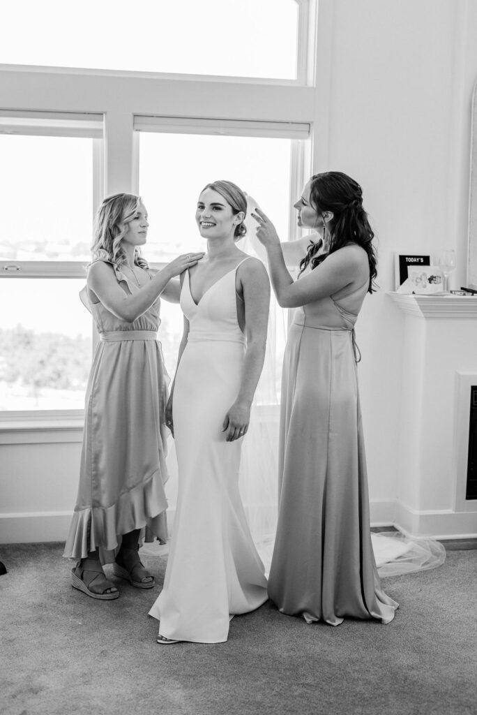A bride gets ready with her bridesmaid at the farmhouse at Ellas Vineyard, a wedding venue in Paso Robles, California.
